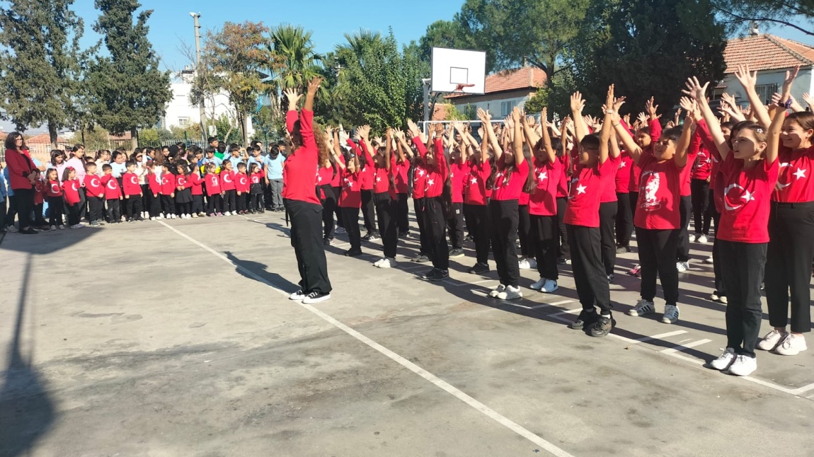 29 Ekim Cumhuriyet Bayramını okulumuzda ve  Yüksel Yalova Stadyumunda düzenlenen törenlerle kutlandık. 